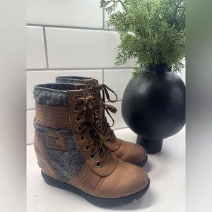 Sorel Women's Lexie Wedge Lace Up Brown with Gray Wool Accent Boots Size 7